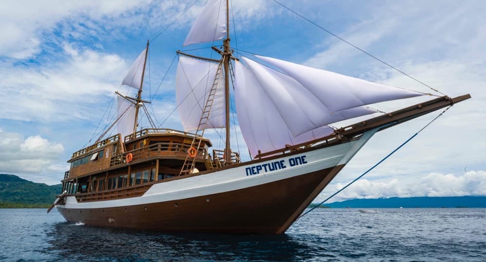 The liveaboard Neptune One