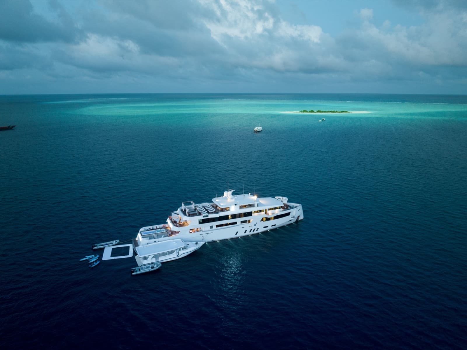 The liveaboard White Pearl