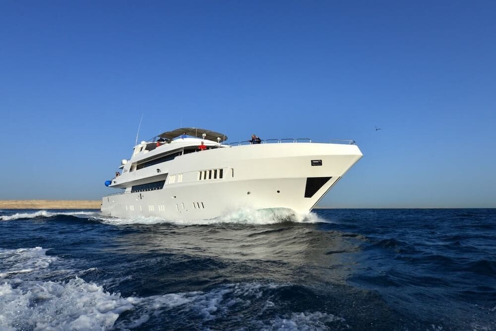 The liveaboard MY Blue