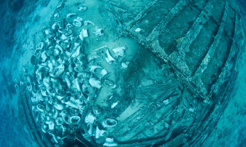 Toilets on the Yolanda wreck at 25 m