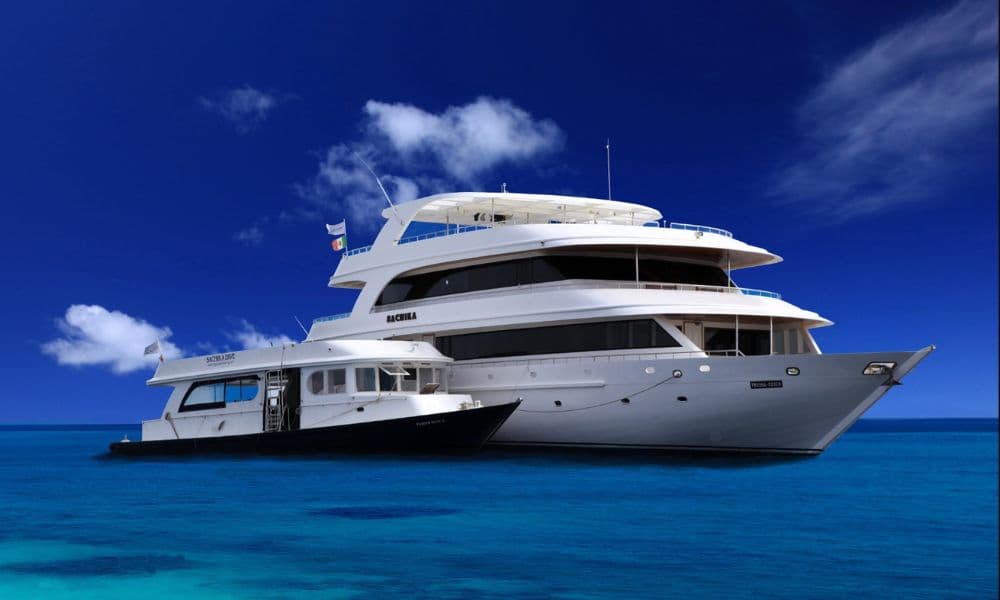 The liveaboard Sachika