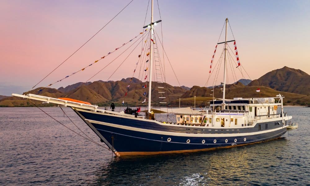 The liveaboard Seahorse
