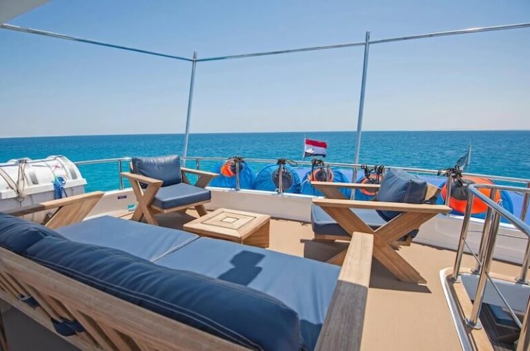 Sun deck lounge